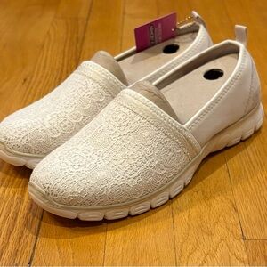 COPY - Skechers With Air-Cooled Memory Foam. NEW